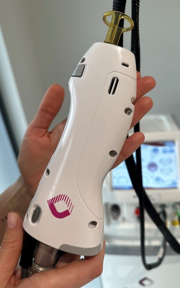 novemed-oferta-zabiegi-depilacja-laserowa-urzadzenie-02