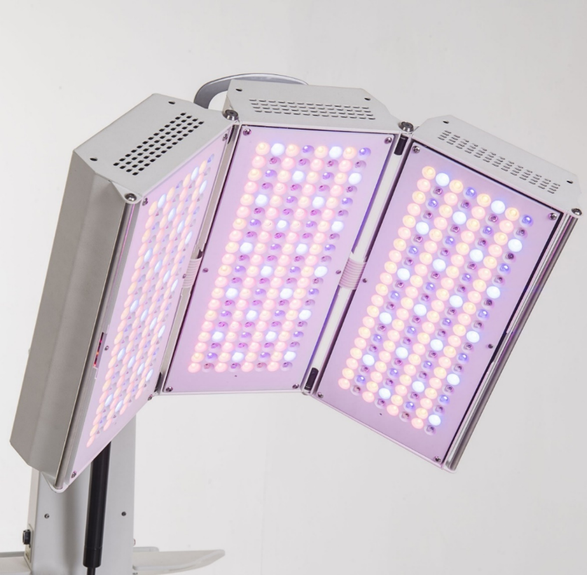 novemed-oferta-zabiegi-lampa-led-triwings-urzadzenie-02